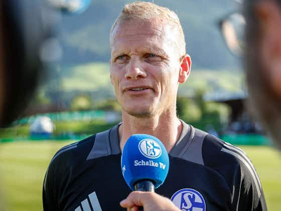 NEWS NOW: „Ich verdiene, ausgetauscht zu werden“ Schalke 04 Head Coach Karel Geraerts besteht darauf, das Team wegen…