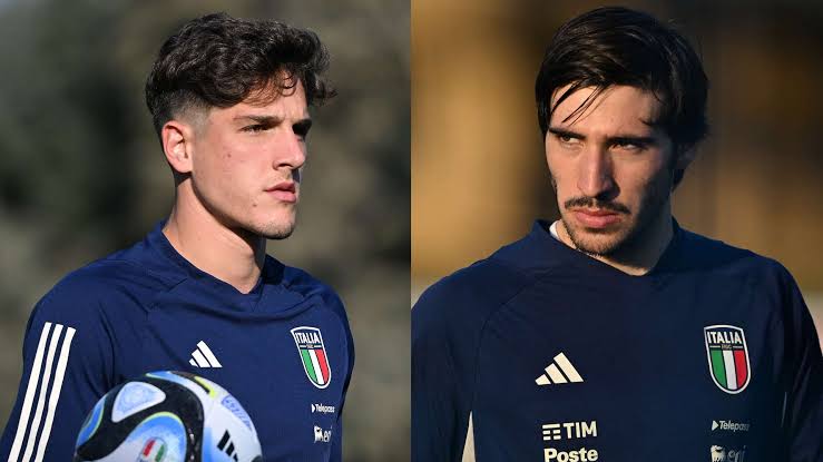 In een verrassende wending heeft de manager van het Italiaanse voetbalteam twee van de meest prominente spelers van het team geschorst.