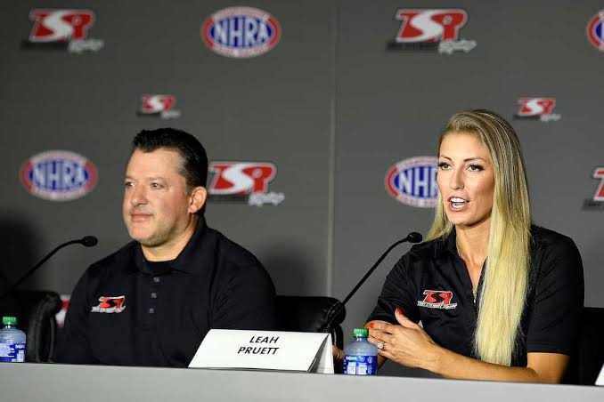 BREAKING NEWS: Tony Stewart Files for Divorce from Leah Pruett Following DNA Test Results.read more 