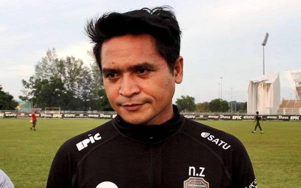 Berita Terkini: Tak Masuk Akal Penyokong Terengganu digemparkan dengan insiden mengejutkan di padang latihan sebentar tadi. Ketua jurulatih Terengganu FC, Irfan Bakti, dikatakan telah diserang oleh seorang pemain yang marah ketika sesi latihan berlangsung. 