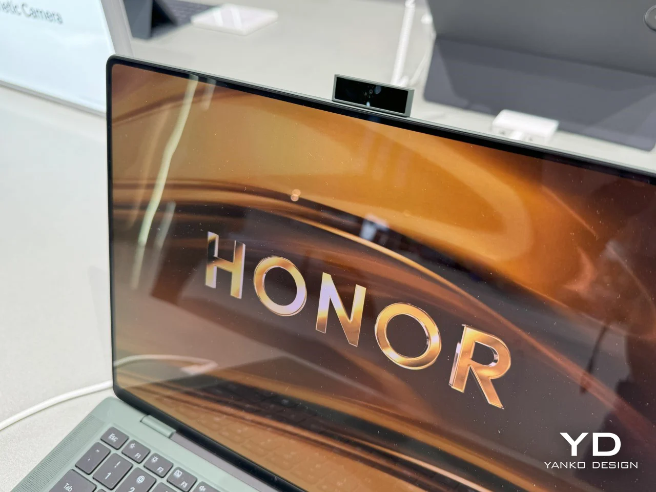 LATTEST: Hands-on with the HONOUR MagicBook Art 14 at IFA 2024: Honour has effectively eliminated Apple’s MacBook Notch.