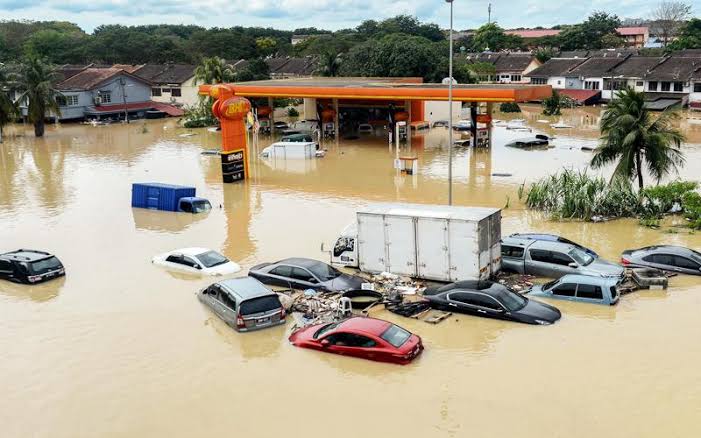 Deal done: Kedah flood evacuee numbers rise, Kota Setar hardest hit; Selangor opens shelter for 100 families affected by high tide…….