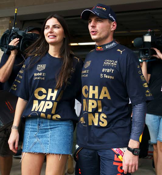 VERWACHT: Max Verstappen heeft officieel zijn verloving aangekondigd met de oudere vriendin Kelly Piquet… read more 