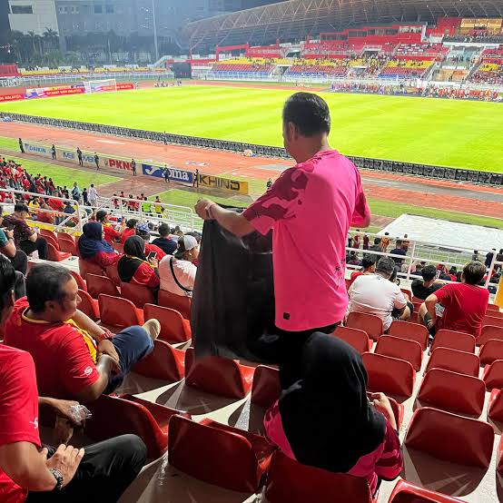 Walaupun kedatangan fans semalam tak berapa okay, tapi bagi aku kita sudah berada di landasan yang betul. 