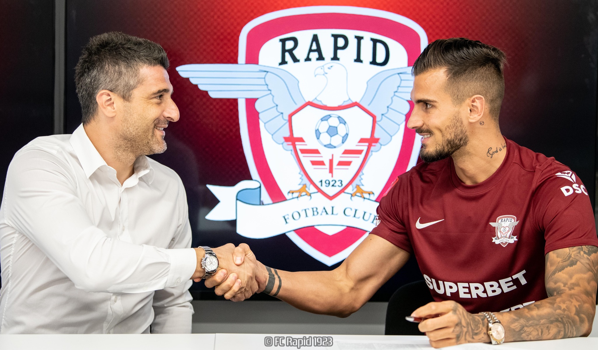 RAPID Bucuresti si-au anuntat oficial noua semnare care a semnat un contact de 4 ani cu clubul..