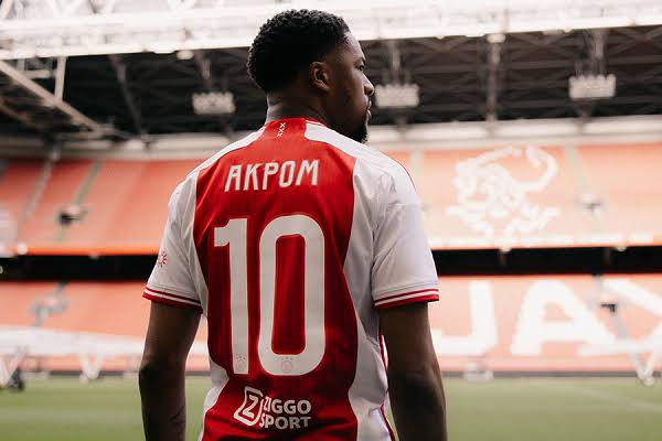 AFGEHANDELD:” Net nu” Akpom heeft getekend bij….