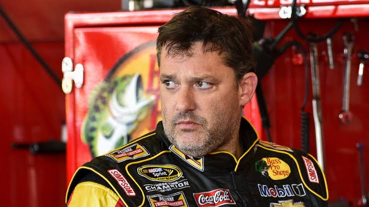 Tony Stewart Makes Highly Anticipated Return to NASCAR After Lengthy Negotiations, Signs New Deal to Re…..