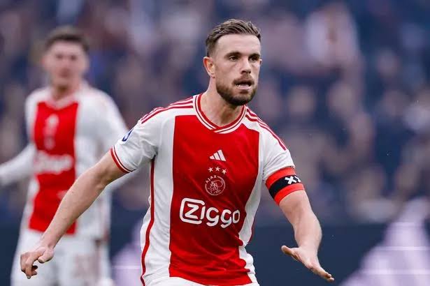 “Fans in tranen als Jordan Henderson afscheid neemt van Ajax Amsterdam door…”