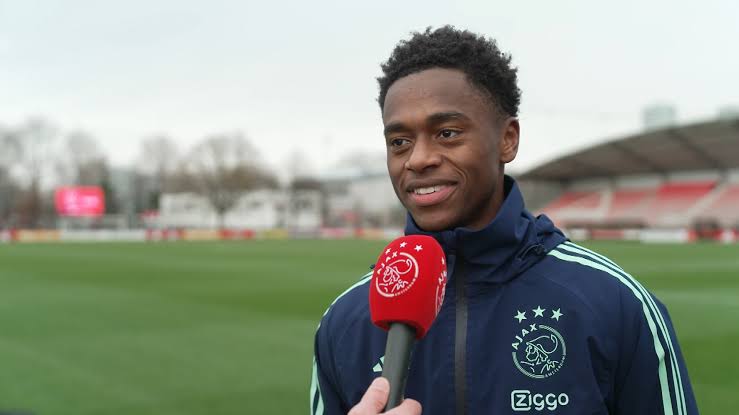 BEVESTIGD: Het is officieel; Jaydon Banel verlengt zijn contract bij Ajax Amsterdam met maar liefst vier jaar… Lees meer