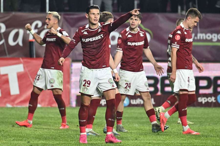 “ESTI CEL MAI RĂU ANTRENAȚOR PE CARE L-AM ÎNTÂLNIT VREODATĂ” Jucătorul de top discreditează antrenorul principal al FC Rapid București, Marius Șumudică