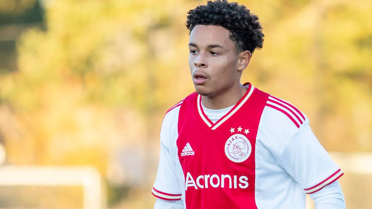 Goed nieuws: Ajax Amsterdam kondigt officieel de komst van drie supertalenten naar de selectie aan!….