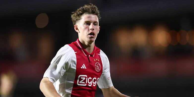 Goed nieuws: Ajax Amsterdam kondigt officieel de komst van drie supertalenten naar de selectie aan!…..