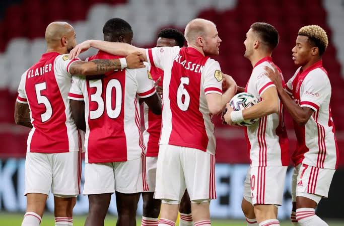 Ajax Amsterdam Bevestigt Een Onderlinge Overeenkomst Voor De Aankoop Van Een Ervaren Feyenoord Rotterdam Ster”