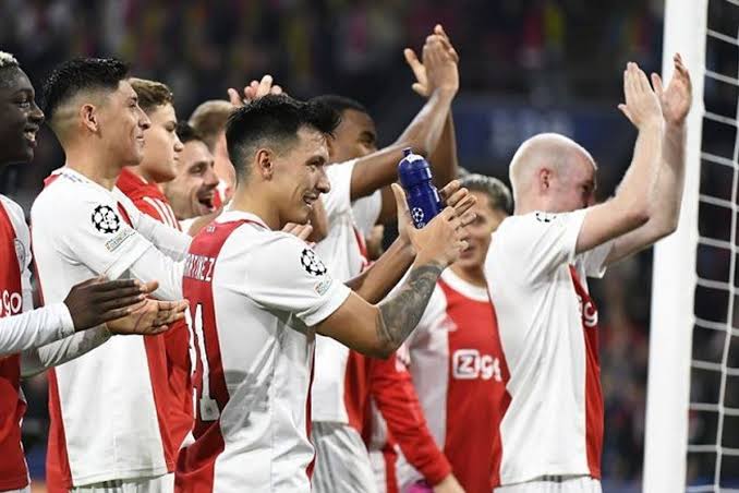 “Contractnieuws: Ajax Amsterdam herstelt voormalige superster met een driejarige, $80 miljoen contract bij Feyenoord Rotterdam, enkele minuten geleden…”