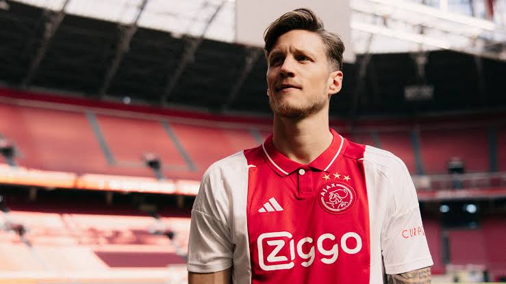 “Ajax Amsterdam: Wout Weghorst na enkele minuten rushed naar het ziekenhuis, heeft eindelijk…”