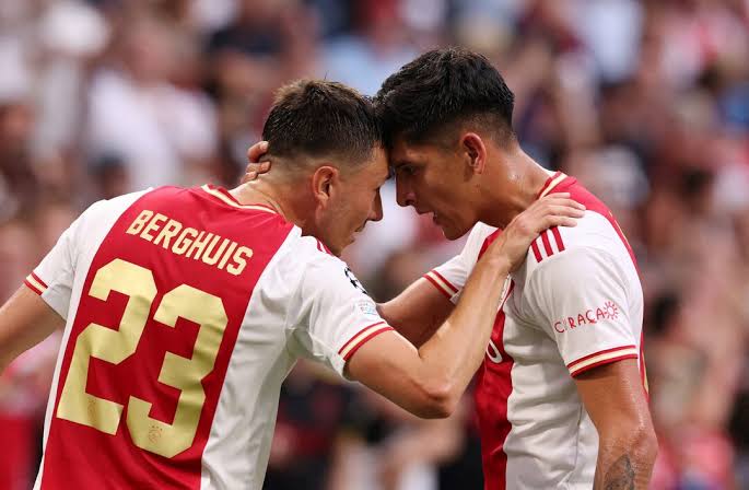 “Nieuws Nu: Twee Spelers van Ajax Amsterdam Hebben Weigering Geuit om Weer te Spelen, Slechts Enkele Minuten Geleden, Vanwege…”