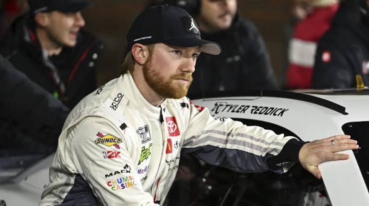 The NASCAR world was left in shock when Dale Earnhardt Jr. made a groundbreaking announcement about Justin Allgaier. During a live broadcast on his…